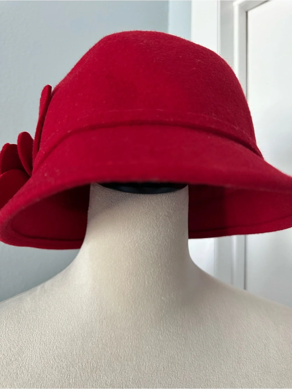 Classic Red Felt Flower Cloche Hat - Women Accessories